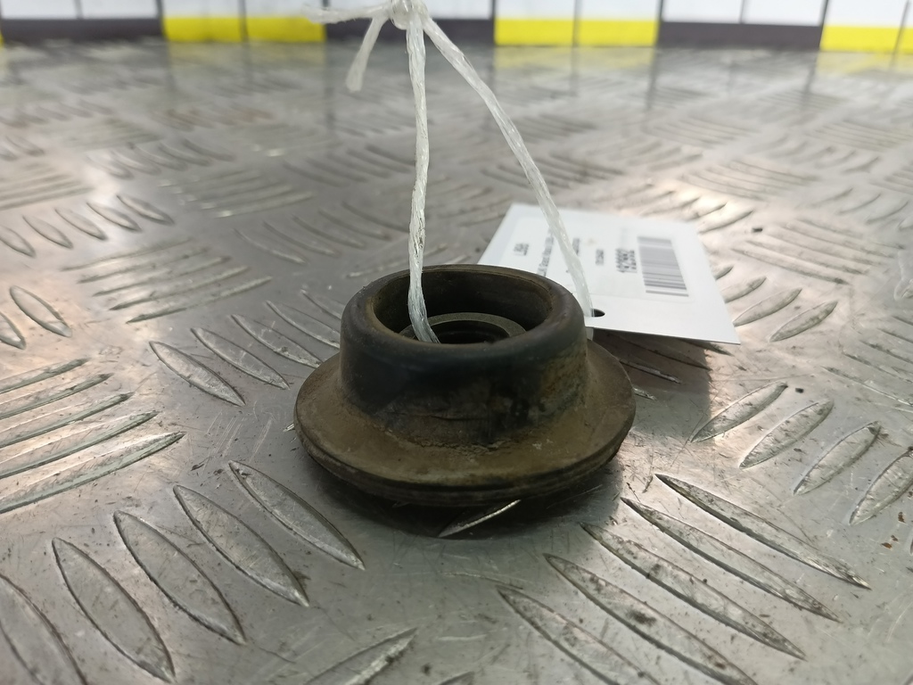 подушка радиатора SUZUKI Grand Vitara 2.0 4WD MT (140 л.с.)Grand Vitara  II (2005—2008) Внедорожник 1781354G01, 520 рублей, Москва