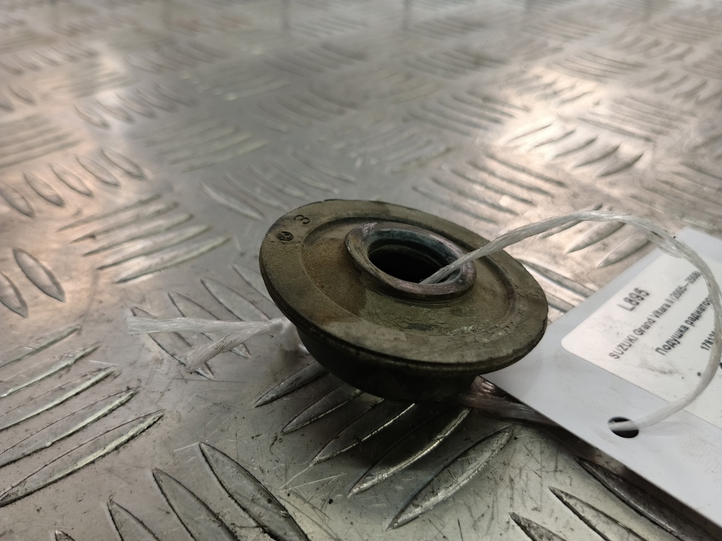 подушка радиатора SUZUKI Grand Vitara 2.0 4WD MT (140 л.с.)Grand Vitara  II (2005—2008) Внедорожник 1781354G01, 520 рублей, Москва