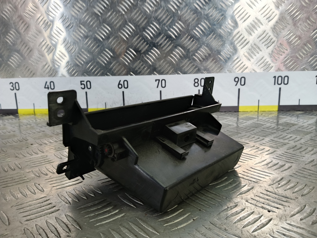 ящик консоли SUZUKI Grand Vitara 2.0 4WD MT (140 л.с.)Grand Vitara  II (2005—2008) Внедорожник 7384065J00CZN, 630 рублей, Москва