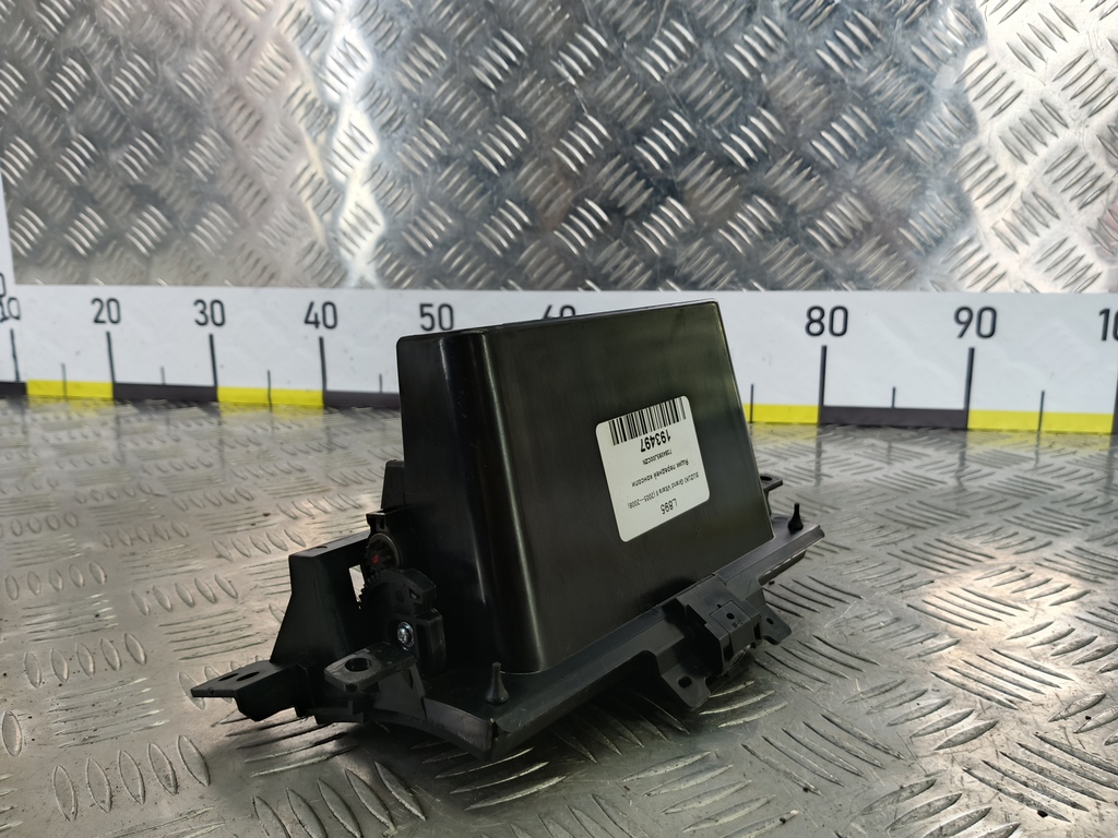 ящик консоли SUZUKI Grand Vitara 2.0 4WD MT (140 л.с.)Grand Vitara  II (2005—2008) Внедорожник 7384065J00CZN, 630 рублей, Москва