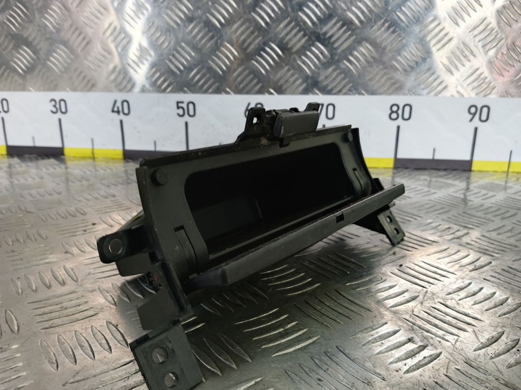 ящик консоли SUZUKI Grand Vitara 2.0 4WD MT (140 л.с.)Grand Vitara  II (2005—2008) Внедорожник 7384065J00CZN, 630 рублей, Москва