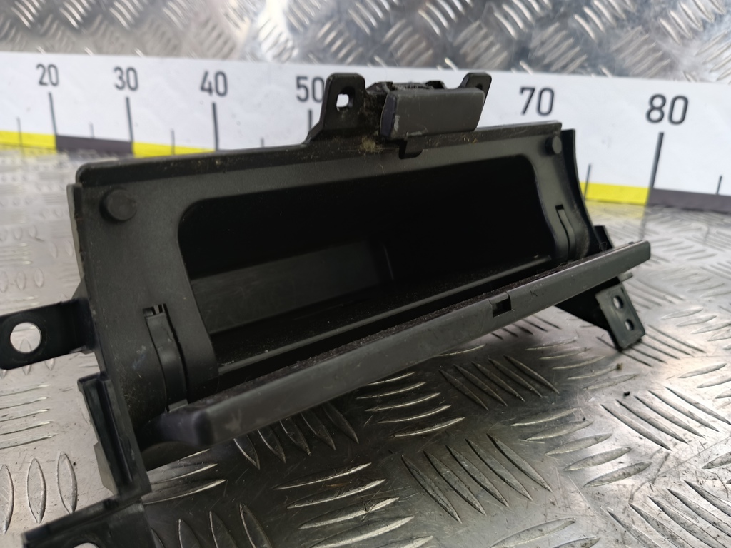 ящик консоли SUZUKI Grand Vitara 2.0 4WD MT (140 л.с.)Grand Vitara  II (2005—2008) Внедорожник 7384065J00CZN, 630 рублей, Москва