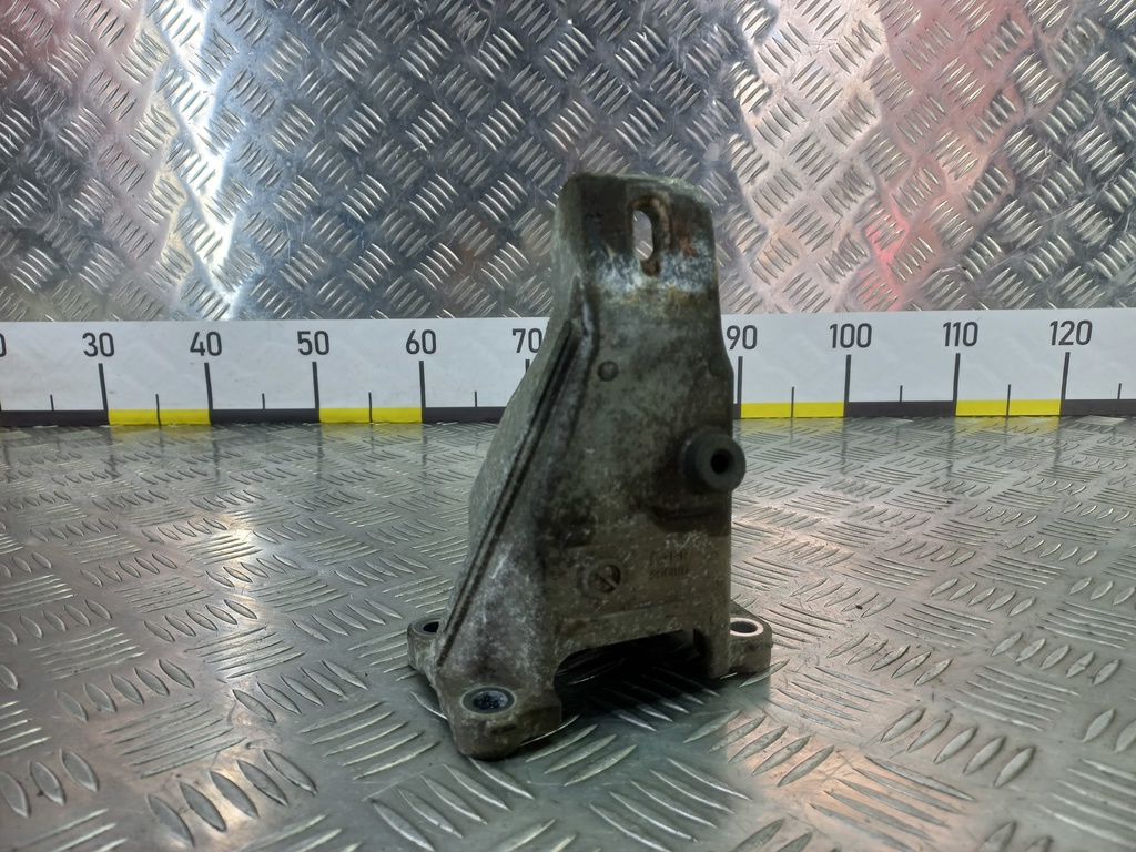 кронштейн двигателя (двс) SUZUKI Grand Vitara 2.0 4WD MT (140 л.с.)Grand Vitara  II (2005—2008) Внедорожник 1164165J00, 630 рублей, Москва