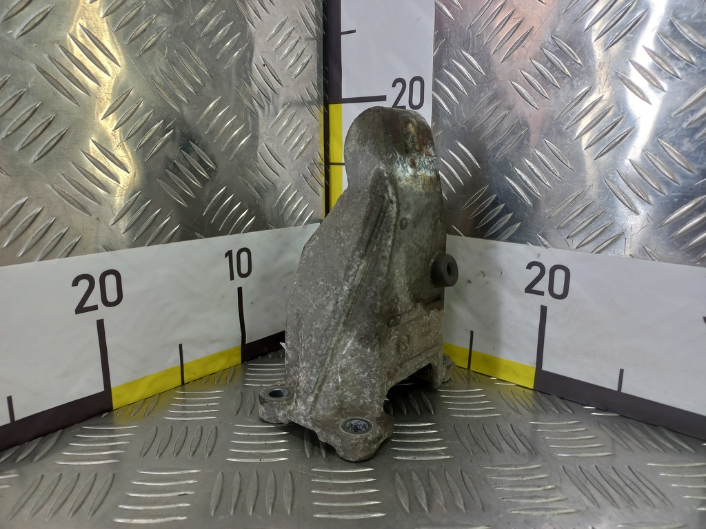 кронштейн двигателя (двс) SUZUKI Grand Vitara 2.0 4WD MT (140 л.с.)Grand Vitara  II (2005—2008) Внедорожник 1164165J00, 630 рублей, Москва