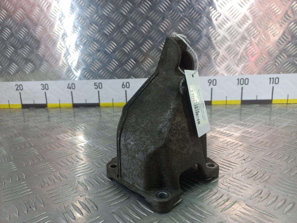 кронштейн двигателя (двс) SUZUKI Grand Vitara 2.0 4WD MT (140 л.с.)Grand Vitara  II (2005—2008) Внедорожник 1165165J01, 520 рублей, Москва