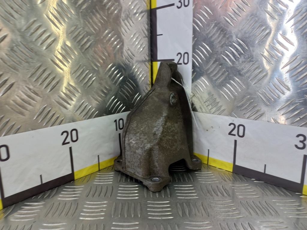 кронштейн двигателя (двс) SUZUKI Grand Vitara 2.0 4WD MT (140 л.с.)Grand Vitara  II (2005—2008) Внедорожник 1165165J01, 520 рублей, Москва