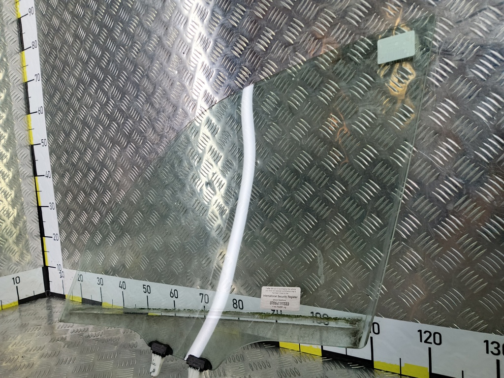 стекло двери SUZUKI Grand Vitara 2.0 4WD MT (140 л.с.)Grand Vitara  II (2005—2008) Внедорожник 8450165J00, 860 рублей, Москва