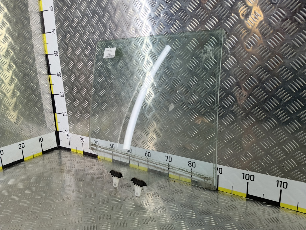 стекло двери SUZUKI Grand Vitara 2.0 4WD MT (140 л.с.)Grand Vitara  II (2005—2008) Внедорожник 8450365J00, 630 рублей, Москва