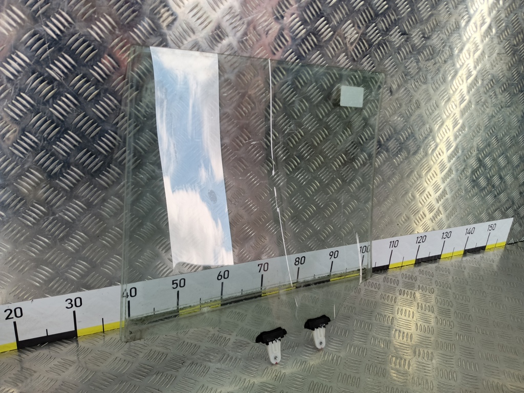 стекло двери SUZUKI Grand Vitara 2.0 4WD MT (140 л.с.)Grand Vitara  II (2005—2008) Внедорожник 8450365J00, 630 рублей, Москва