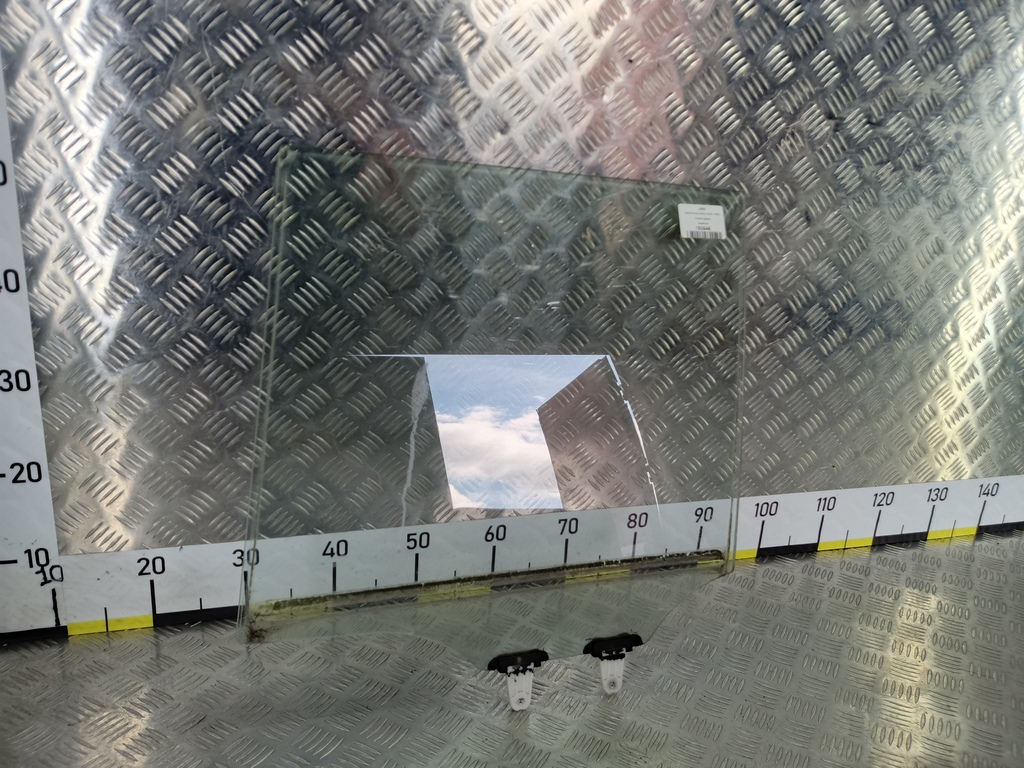 стекло двери SUZUKI Grand Vitara 2.0 4WD MT (140 л.с.)Grand Vitara  II (2005—2008) Внедорожник 8450465J00, 750 рублей, Москва