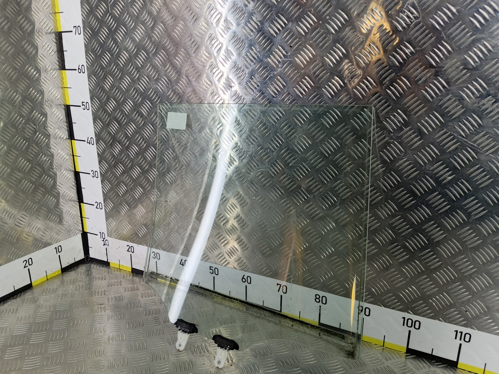 стекло двери SUZUKI Grand Vitara 2.0 4WD MT (140 л.с.)Grand Vitara  II (2005—2008) Внедорожник 8450465J00, 750 рублей, Москва