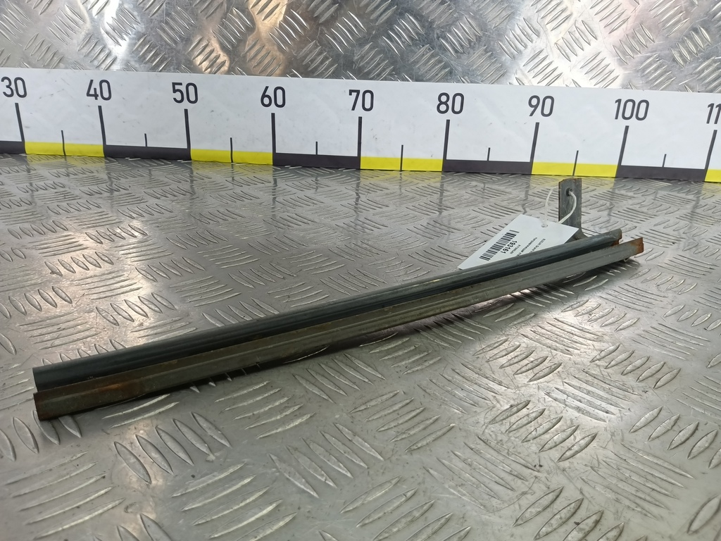 направляющая стекла двери SUZUKI Grand Vitara 2.0 4WD MT (140 л.с.)Grand Vitara  II (2005—2008) Внедорожник 8173065J00, 630 рублей, Москва