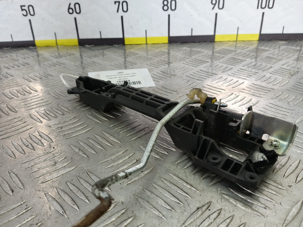 ответная часть ручки двери SUZUKI Grand Vitara 2.0 4WD MT (140 л.с.)Grand Vitara  II (2005—2008) Внедорожник 8281163J20, 520 рублей, Москва