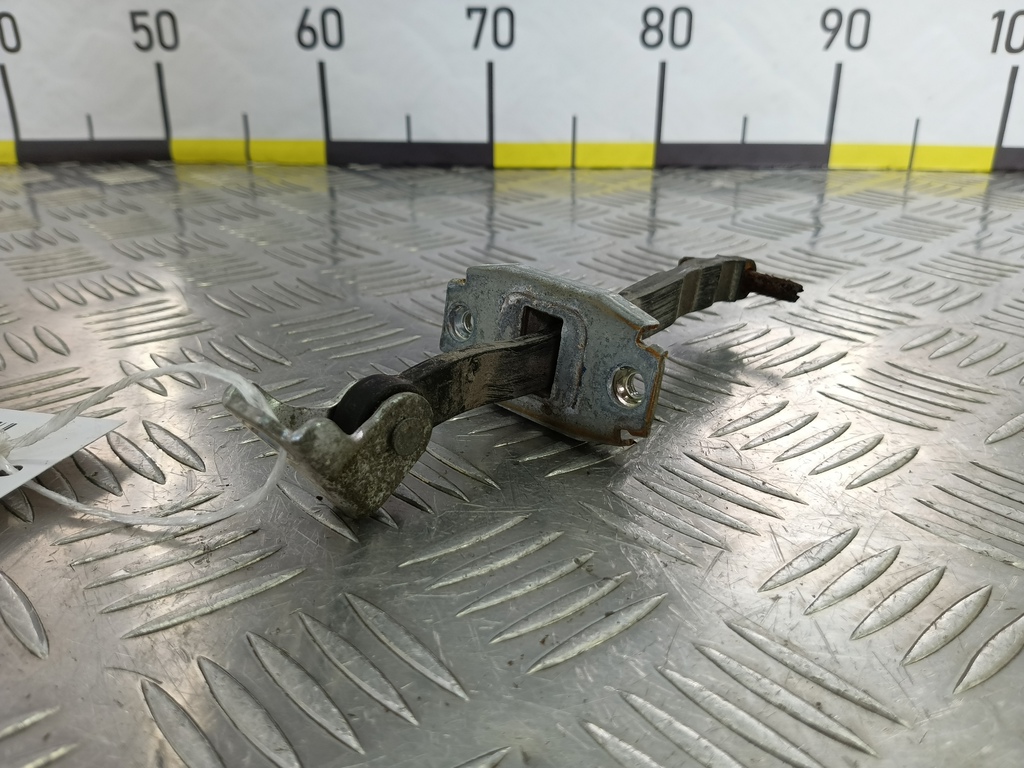 ограничитель двери SUZUKI Grand Vitara 2.0 4WD MT (140 л.с.)Grand Vitara  II (2005—2008) Внедорожник 8181065J01, 980 рублей, Москва