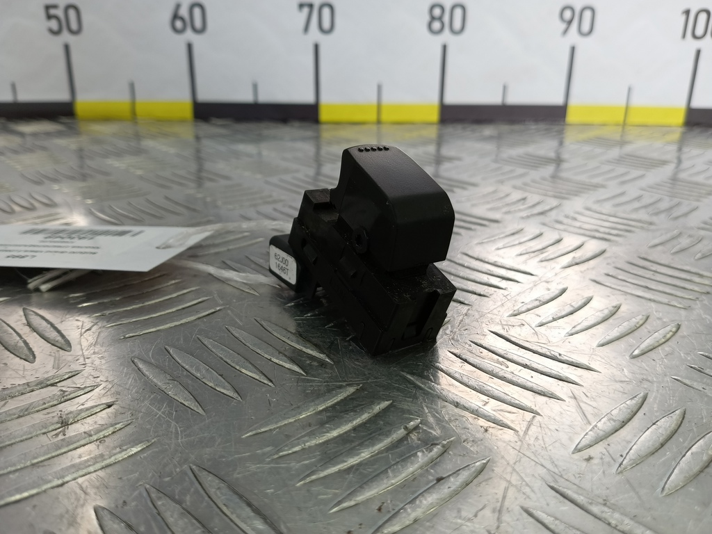 кнопка стеклоподъемника SUZUKI Grand Vitara 2.0 4WD MT (140 л.с.)Grand Vitara  II (2005—2008) Внедорожник 3799562J00, 520 рублей, Москва