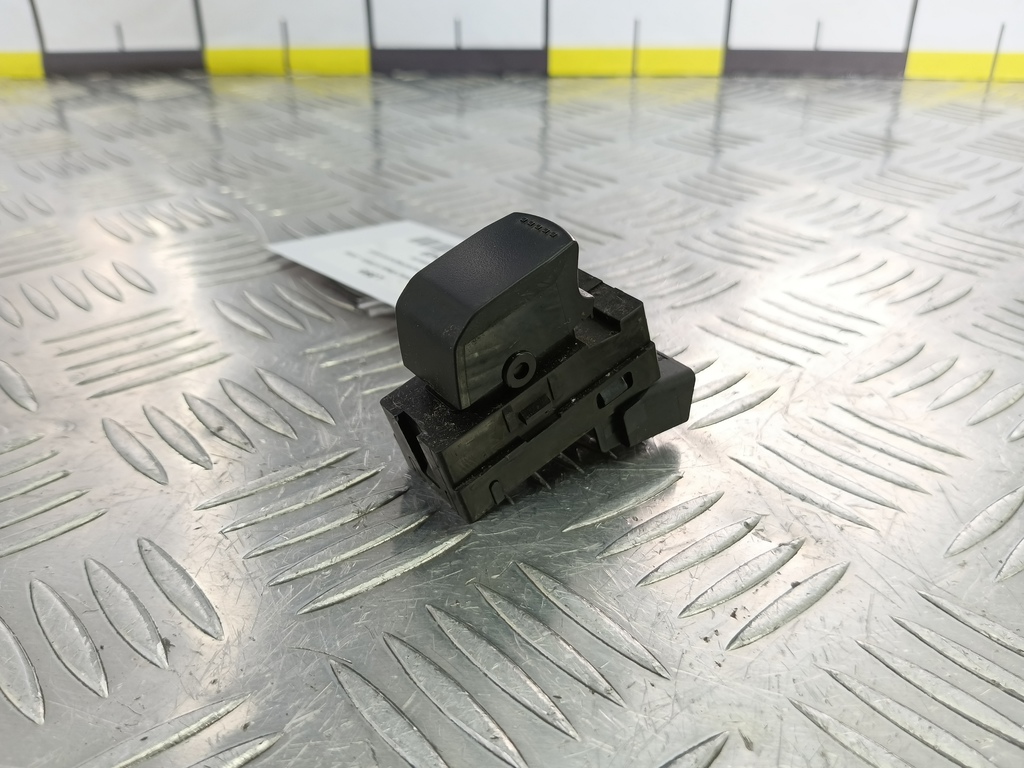 кнопка стеклоподъемника SUZUKI Grand Vitara 2.0 4WD MT (140 л.с.)Grand Vitara  II (2005—2008) Внедорожник 3799562J00, 520 рублей, Москва