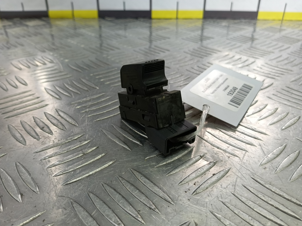 кнопка стеклоподъемника SUZUKI Grand Vitara 2.0 4WD MT (140 л.с.)Grand Vitara  II (2005—2008) Внедорожник 3799562J00, 520 рублей, Москва