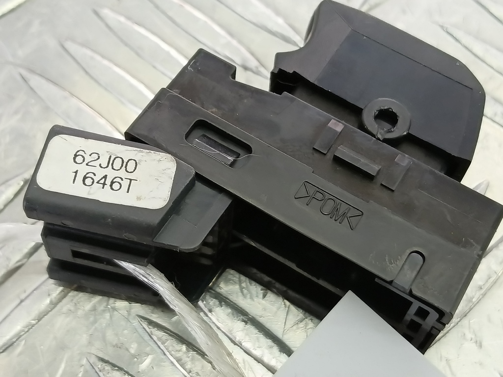 кнопка стеклоподъемника SUZUKI Grand Vitara 2.0 4WD MT (140 л.с.)Grand Vitara  II (2005—2008) Внедорожник 3799562J00, 520 рублей, Москва