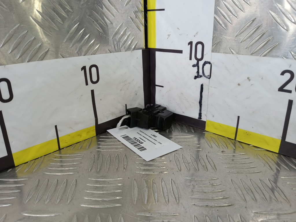 кнопка стеклоподъемника SUZUKI Grand Vitara 2.0 4WD MT (140 л.с.)Grand Vitara  II (2005—2008) Внедорожник 3799562J00, 520 рублей, Москва