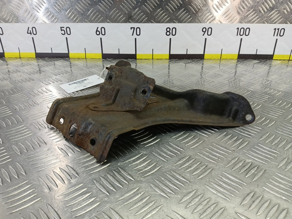 кронштейн замка капота SUZUKI Grand Vitara 2.0 4WD MT (140 л.с.)Grand Vitara  II (2005—2008) Внедорожник 8212065J01, 750 рублей, Москва