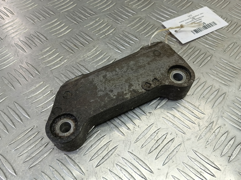 кронштейн компрессора кондиционера HONDA Accord 2.0 AT (155 л.с.)Accord  VII (2002—2006) Седан 38930PNA000, 630 рублей, Москва