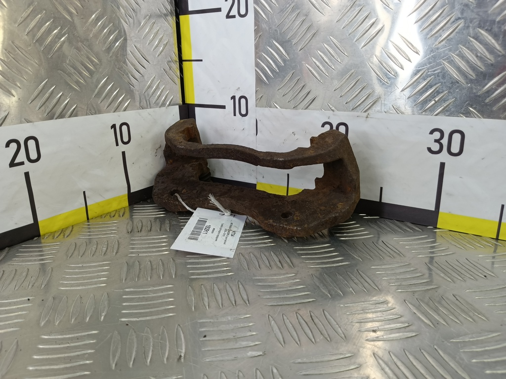 скоба суппорта MITSUBISHI LANCER  MR569361, 2700 рублей, Москва