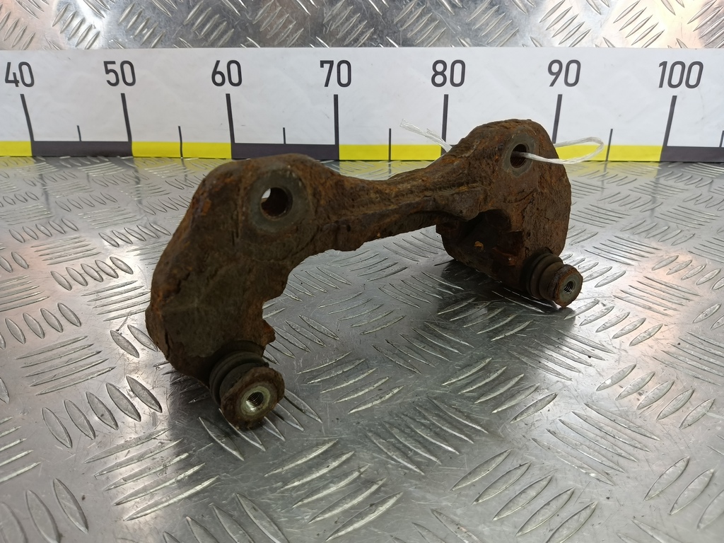 скоба суппорта MITSUBISHI LANCER  MR569361, 2700 рублей, Москва