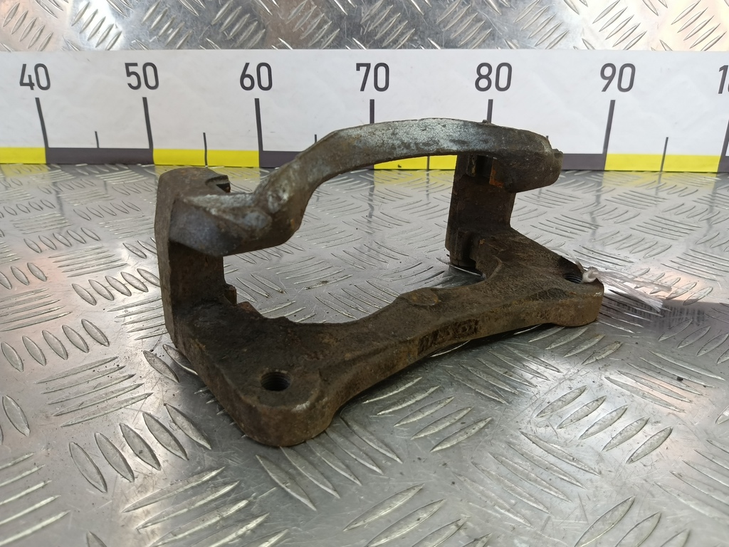 скоба суппорта MITSUBISHI PAJERO  MR407680, 3850 рублей, Москва