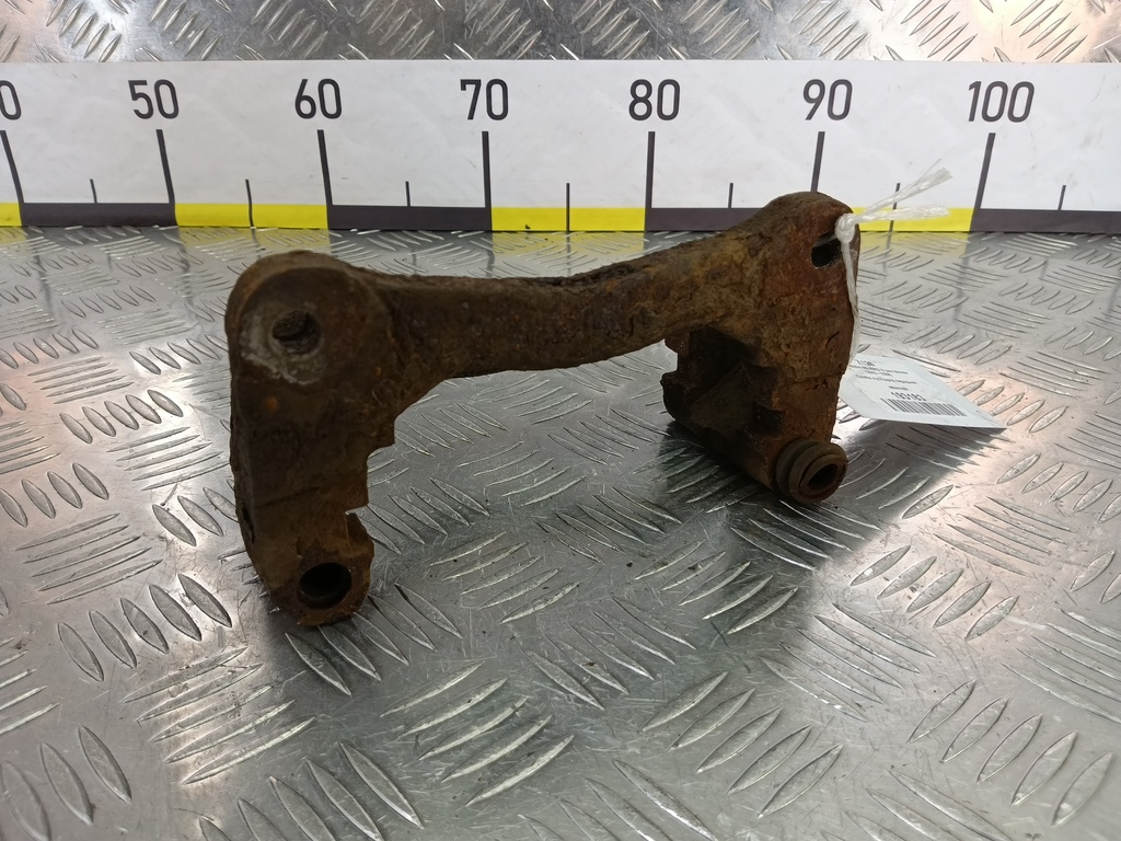 скоба суппорта MITSUBISHI PAJERO  MR407680, 3850 рублей, Москва