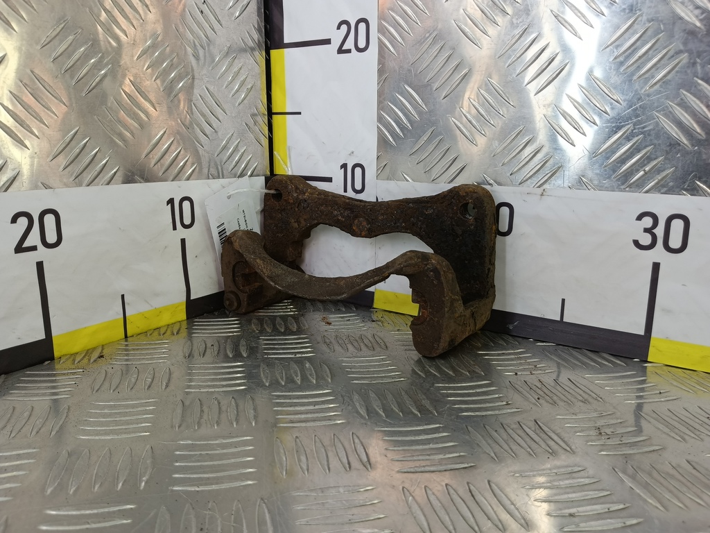 скоба суппорта MITSUBISHI PAJERO  MR407680, 3850 рублей, Москва