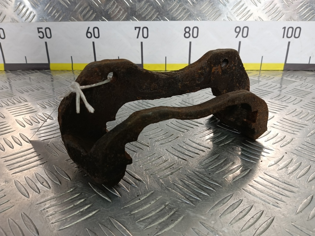 скоба суппорта MITSUBISHI PAJERO  MR407680, 3850 рублей, Москва