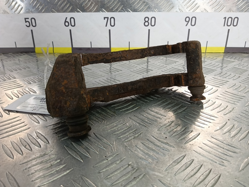 скоба суппорта MITSUBISHI PAJERO  MR407680, 3850 рублей, Москва