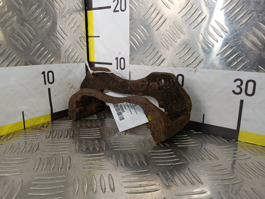 скоба суппорта MITSUBISHI PAJERO  MR407680, 3850 рублей, Москва