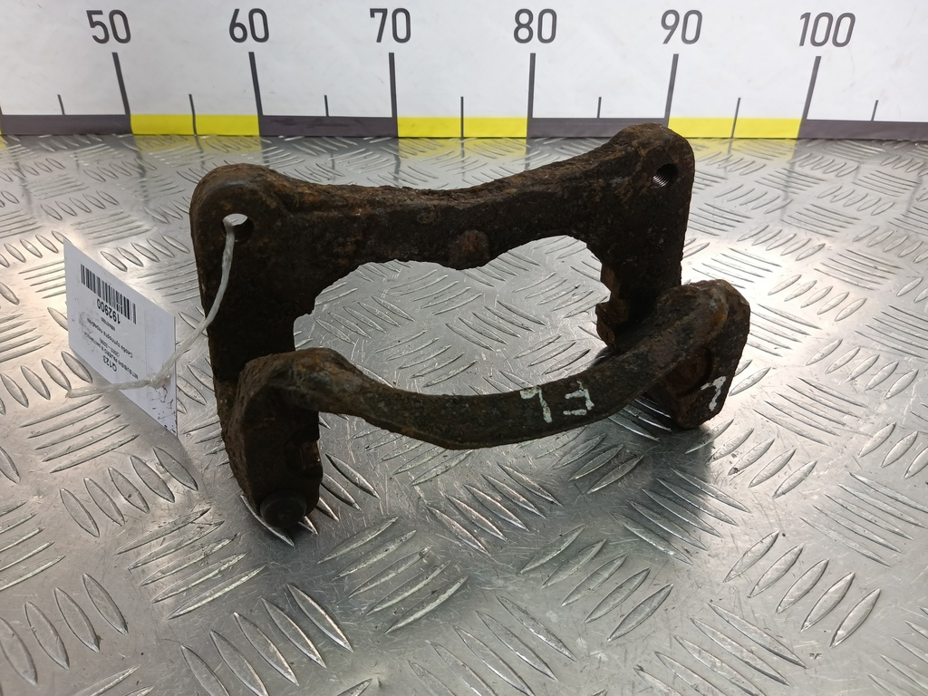 скоба суппорта MITSUBISHI PAJERO  MR407680, 3850 рублей, Москва