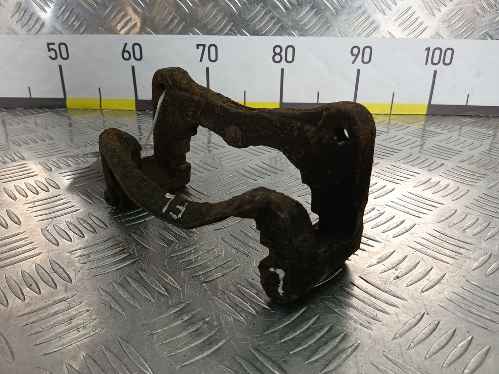 скоба суппорта MITSUBISHI PAJERO  MR407680, 3850 рублей, Москва