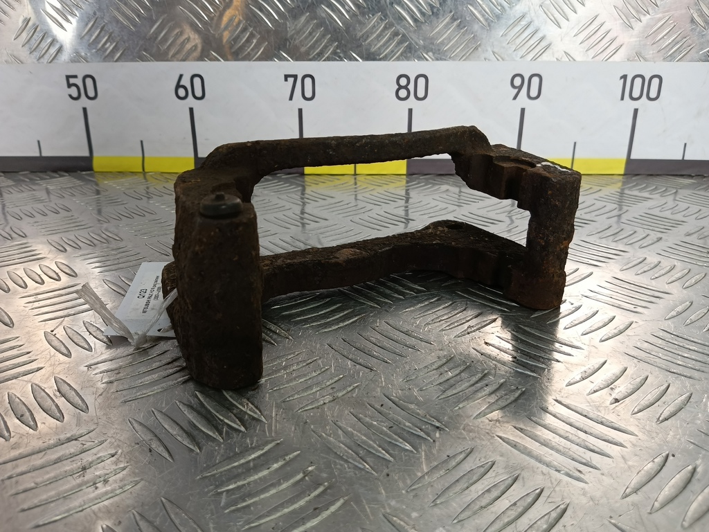 скоба суппорта MITSUBISHI PAJERO  MR407680, 3850 рублей, Москва