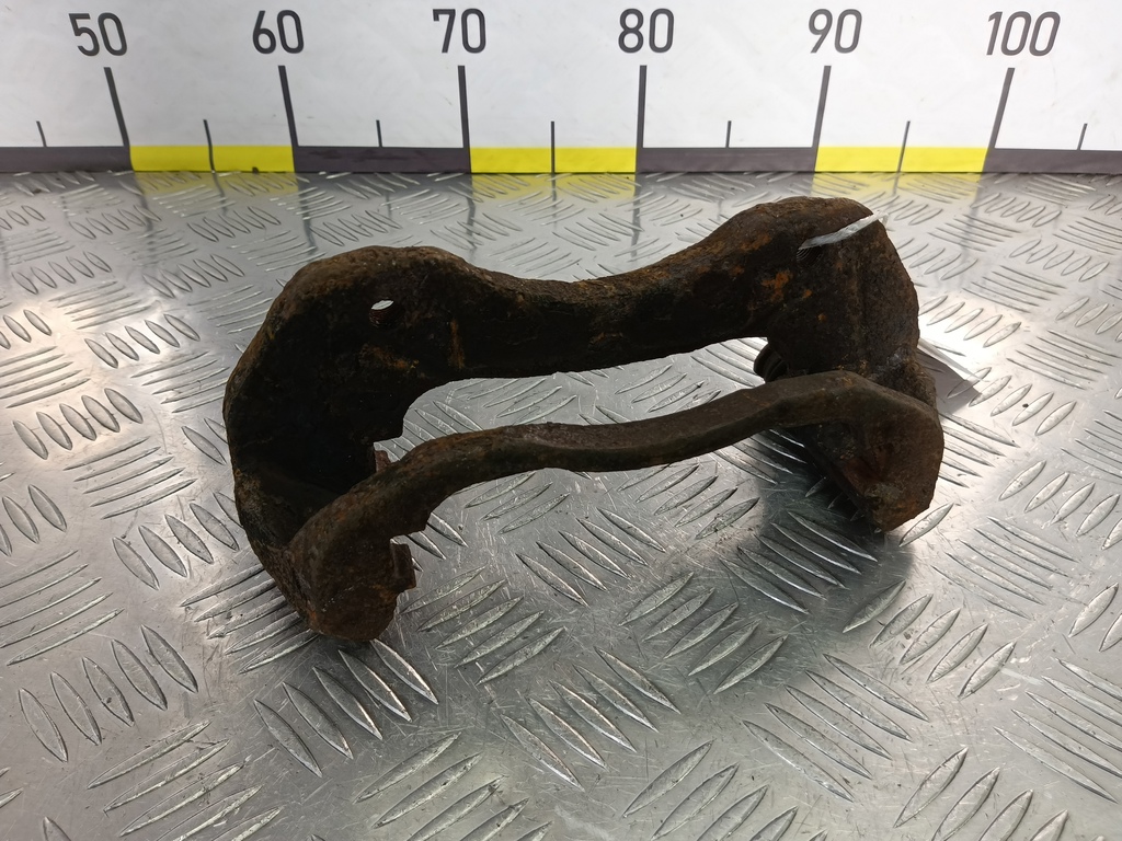 скоба суппорта MITSUBISHI LANCER  MR569361, 2700 рублей, Москва