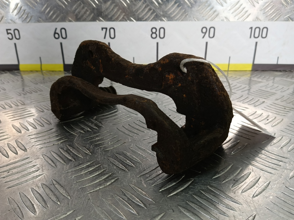 скоба суппорта MITSUBISHI LANCER  MR569361, 2700 рублей, Москва