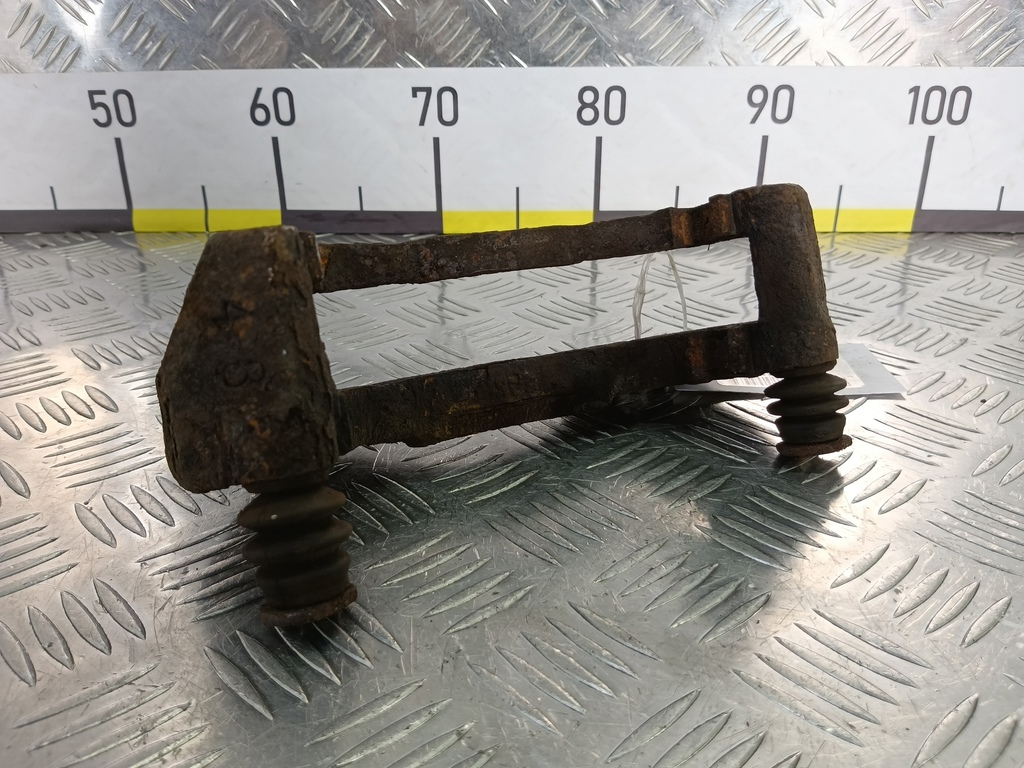 скоба суппорта MITSUBISHI LANCER  MR569361, 2700 рублей, Москва