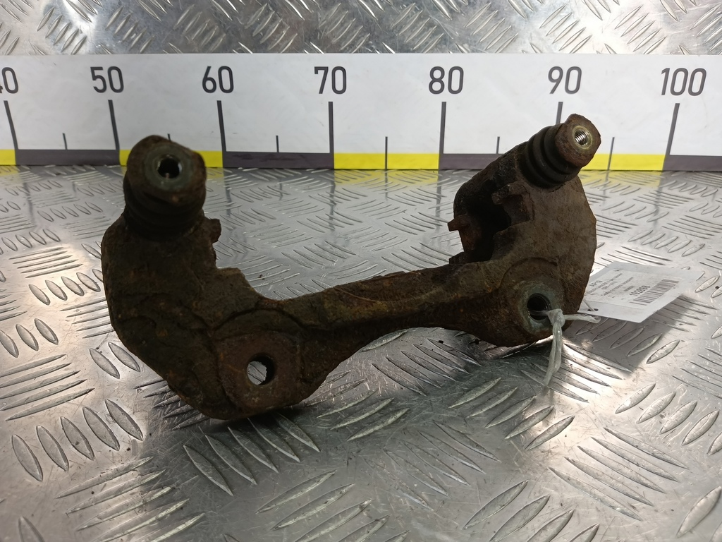 скоба суппорта MITSUBISHI LANCER  MR569361, 2700 рублей, Москва