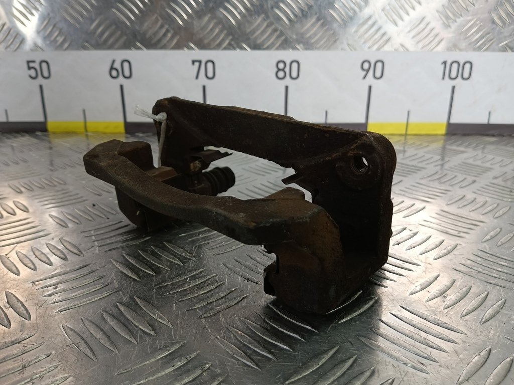 скоба суппорта SUBARU Tribeca 3.0 4WD AT (250 л.с.)Tribeca  WX (2004—2007) Внедорожник 26625XA01A, 860 рублей, Москва