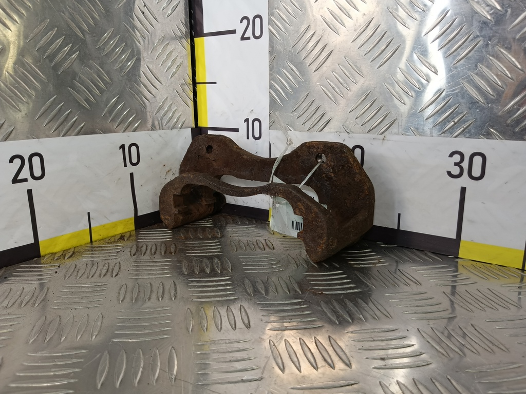 скоба суппорта MITSUBISHI LANCER  MR569361, 2700 рублей, Москва