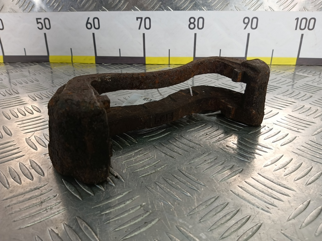 скоба суппорта MITSUBISHI PAJERO SPORT  MB858395, 3160 рублей, Москва