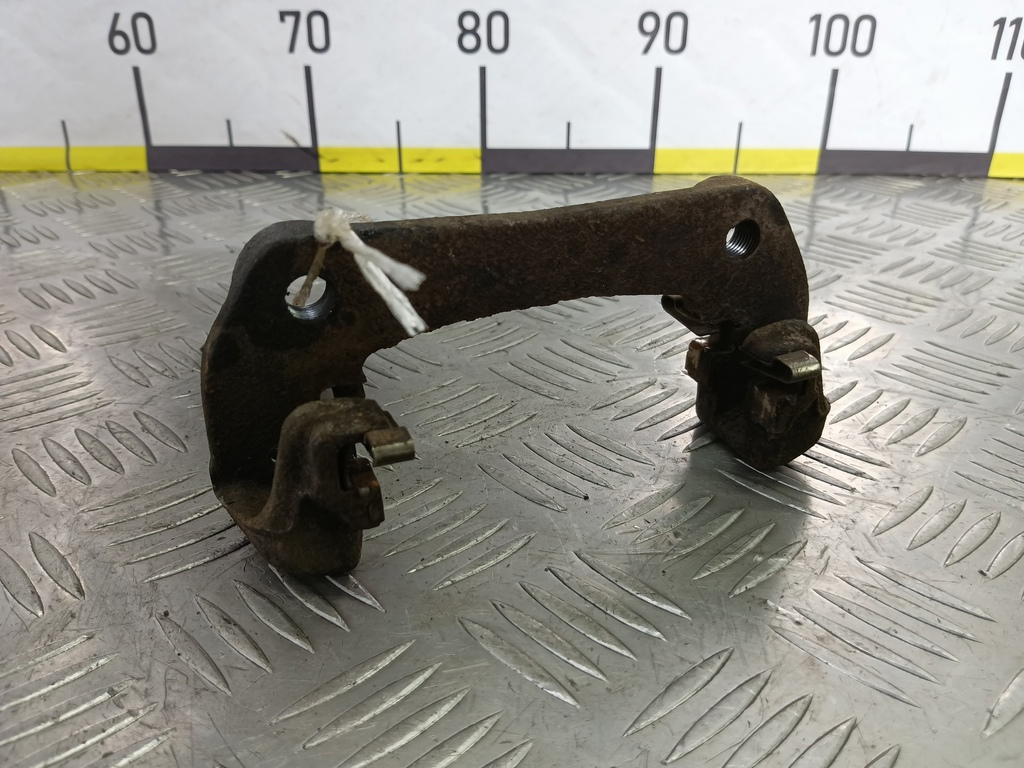 скоба суппорта SUZUKI JIMNY 1.3 4WD MT (86 л.с.)Jimny  III рестайлинг (2005—2012) Внедорожник 5516180000, 3850 рублей, Москва