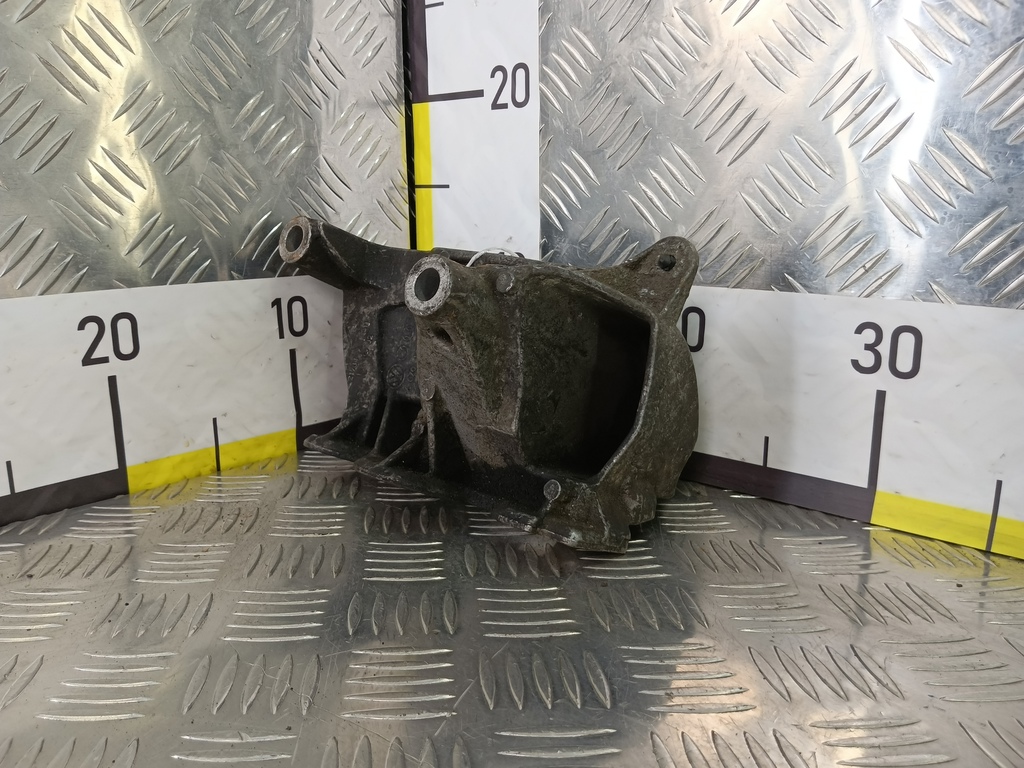 кронштейн двигателя (двс) Volkswagen Transporter  070199343B, 750 рублей, Москва