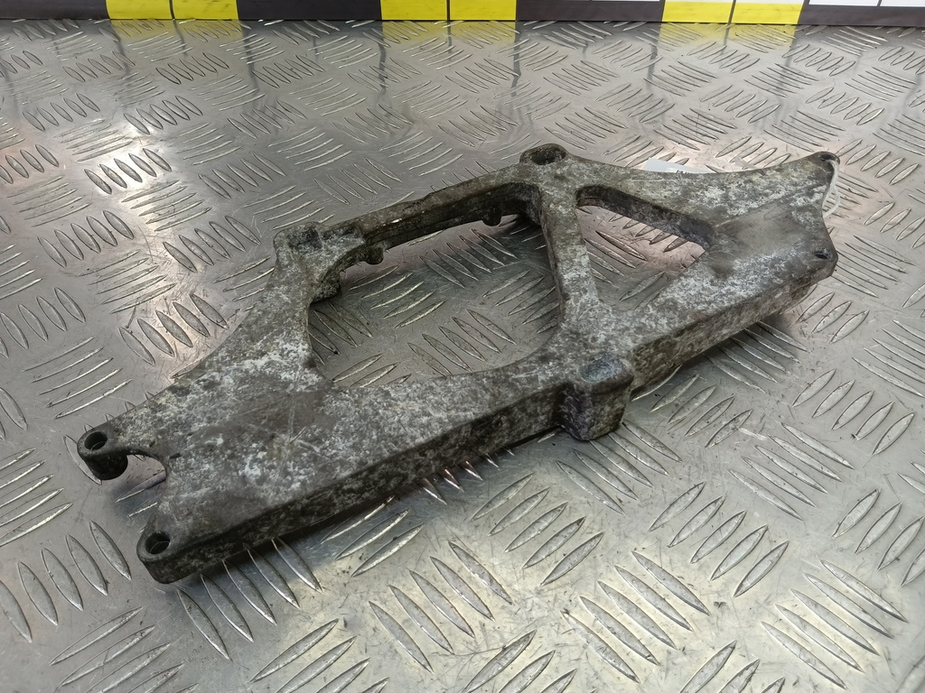 кронштейн радиатора егр (ог) Volkswagen Crafter  03L131535E, 1210 рублей, Москва