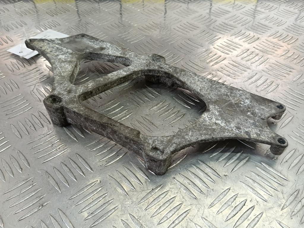 кронштейн радиатора егр (ог) Volkswagen Crafter  03L131535E, 1210 рублей, Москва