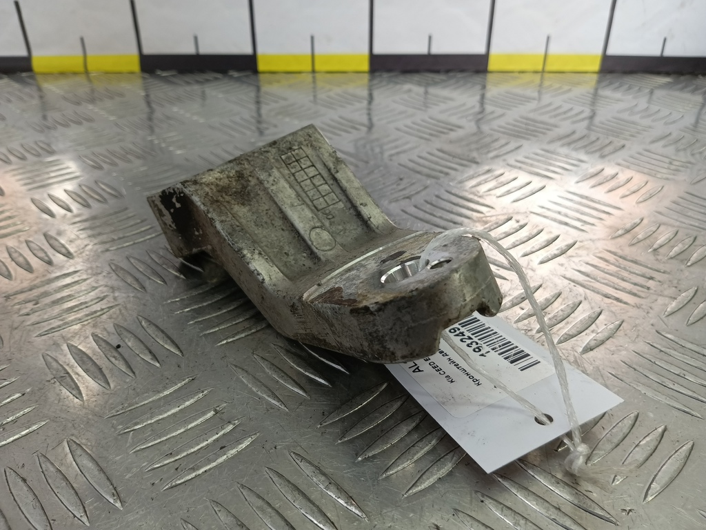 кронштейн двигателя (двс) Kia Ceed  218152H200, 520 рублей, Москва