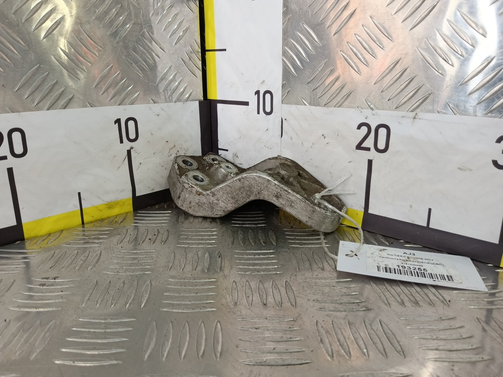 кронштейн двигателя (двс) Kia Ceed  218152H000, 520 рублей, Москва