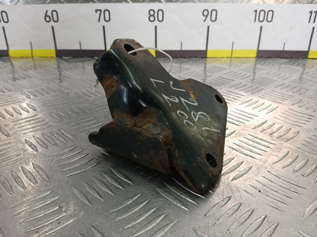 кронштейн двигателя (двс) MITSUBISHI L200  2.5 DI-D MT (136 л.с.)L200  IV (2006—2014) Пикап 1091A080, 520 рублей, Москва